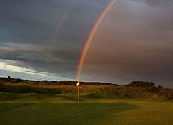 Regenbogen über dem Tain-Golf-Club