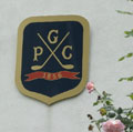 Das Wappen an Clubhaus des traditionsreichen Clubs Pau