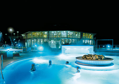 Therme bei Nacht1